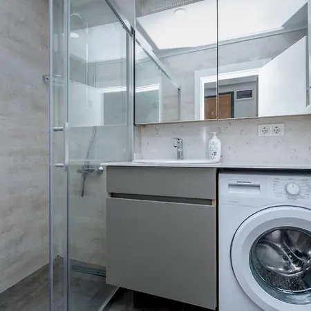Modern 3-bedroom Duplex With Two Balconies, 2ba Appartement