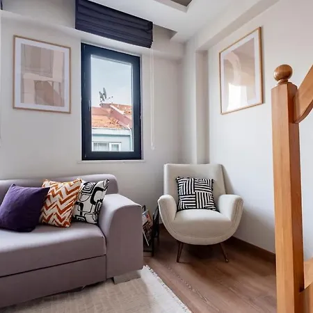 Appartamento Modern 3-bedroom Duplex With Two Balconies, 2ba