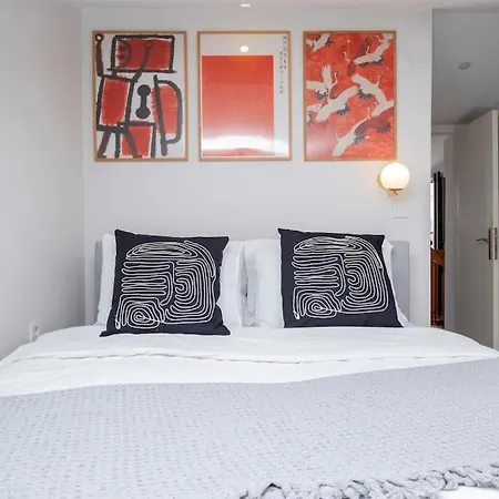 Modern 3-bedroom Duplex With Two Balconies, 2ba