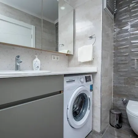Modern 3-bedroom Duplex With Two Balconies, 2ba Appartamento *