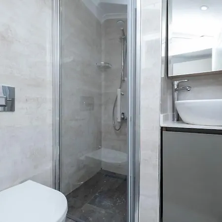 Modern 3-bedroom Duplex With Two Balconies, 2ba Appartement Istanboel