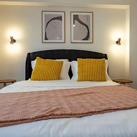 Modern 3-bedroom Duplex With Two Balconies, 2ba