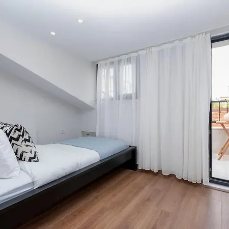 Modern 3-bedroom Duplex With Two Balconies, 2ba * Istambul