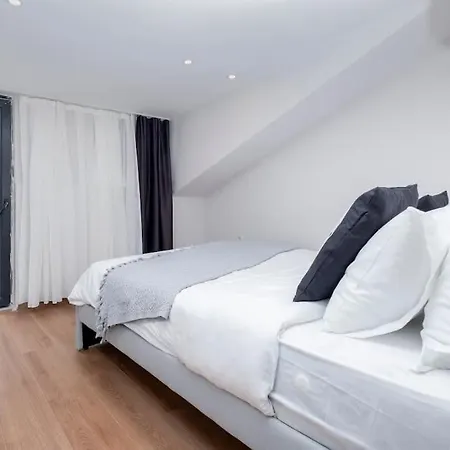 Modern 3-bedroom Duplex With Two Balconies, 2ba Apartamento